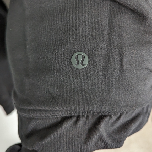 Lululemon Twisted & Tucked Pullover in Black Size 4 - Picture 3 of 7
